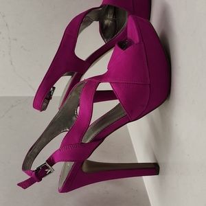 Magenta suede BCBG Generation pumps
